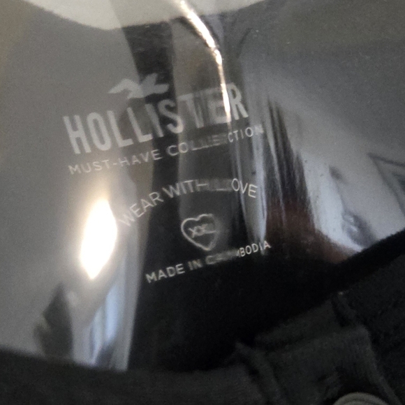 3/$20 Holister "Must Have Collection" Black Women's Crop Top - Picture 2 of 3